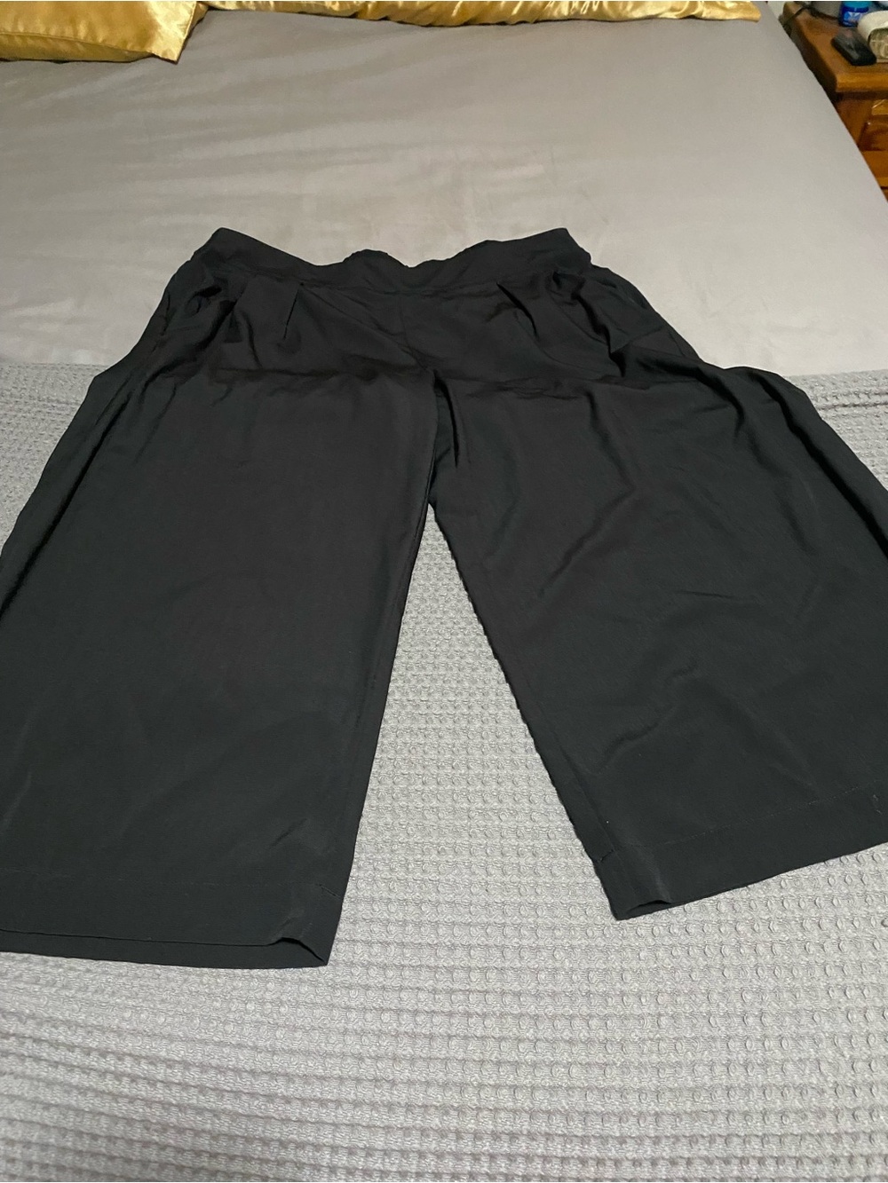 Halston Heritage Black Wide-Leg Capris
